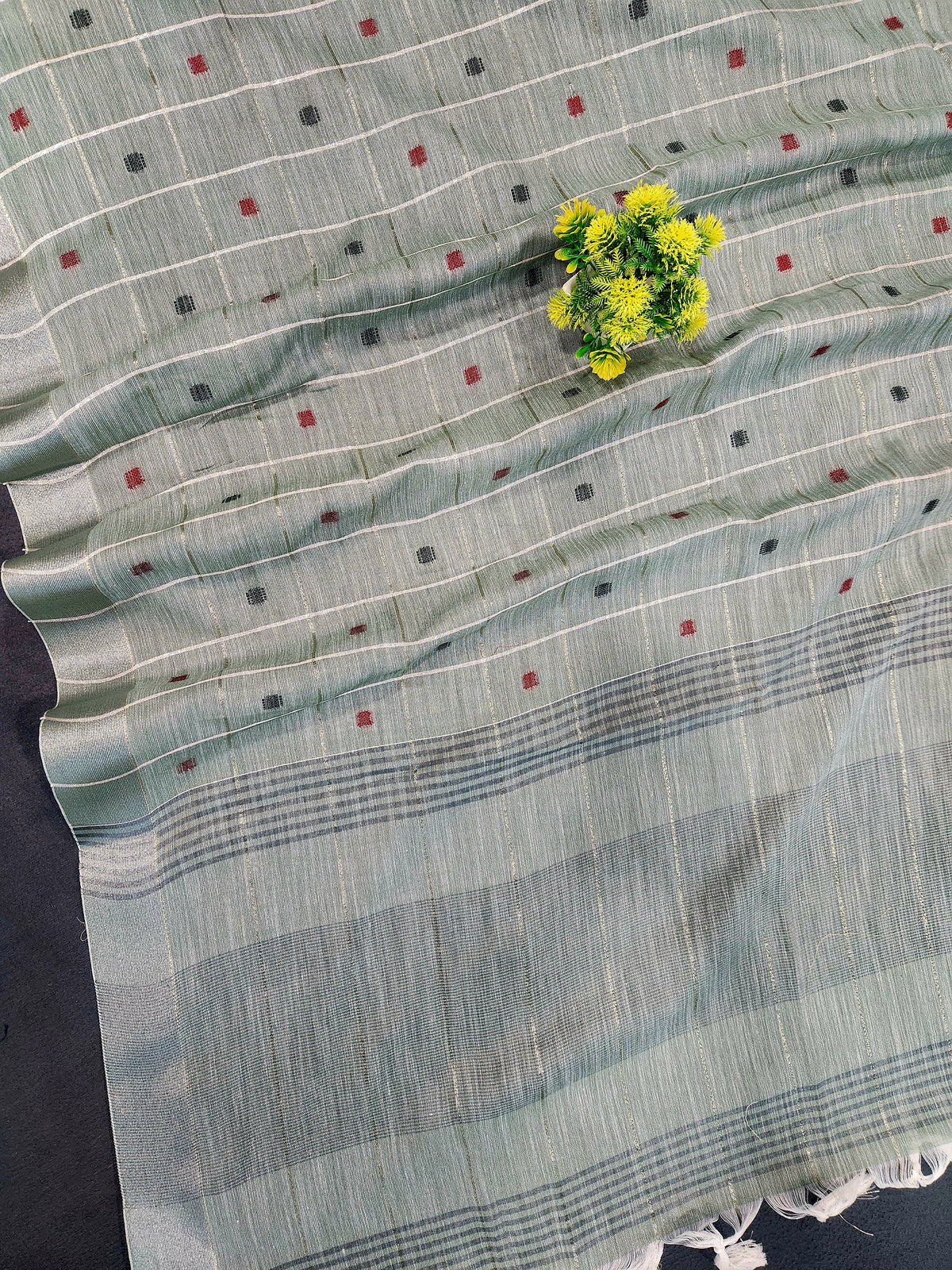 Soft Linen Cotton Saree With Callasical Checks Pattern -Green
