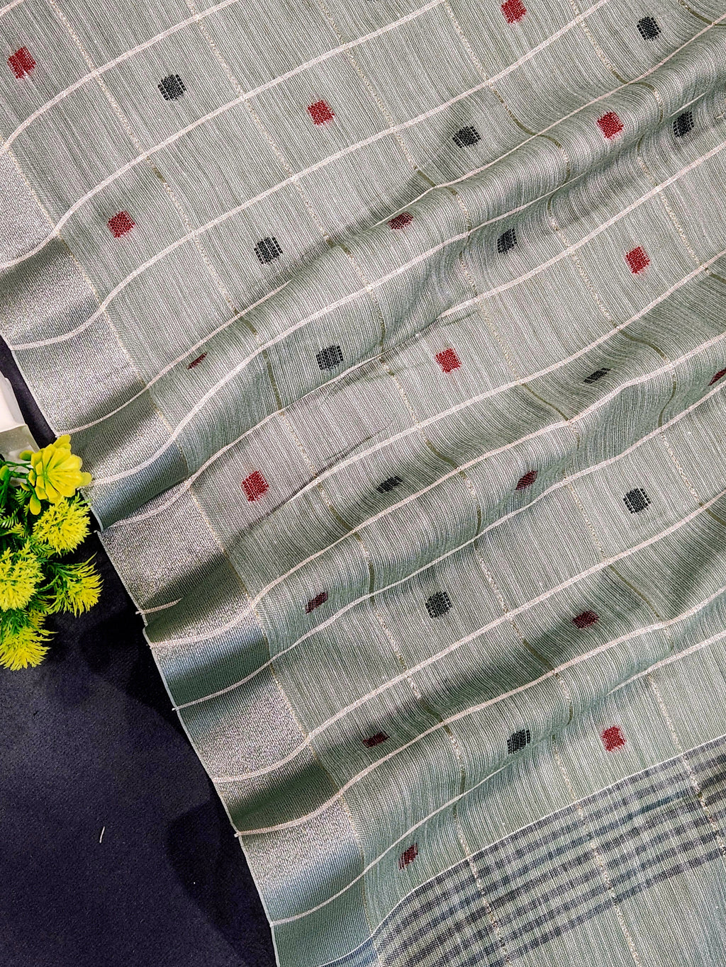 Soft Linen Cotton Saree With Callasical Checks Pattern -Green