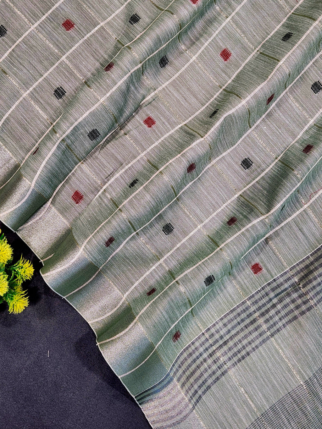 Soft Linen Cotton Saree With Callasical Checks Pattern -Green