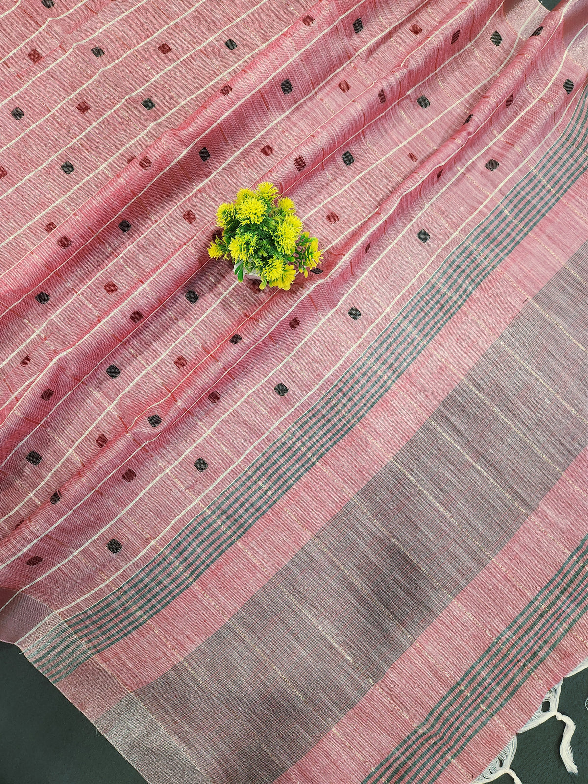 Soft Linen Cotton Saree With Classical Checks Pattern -Pink