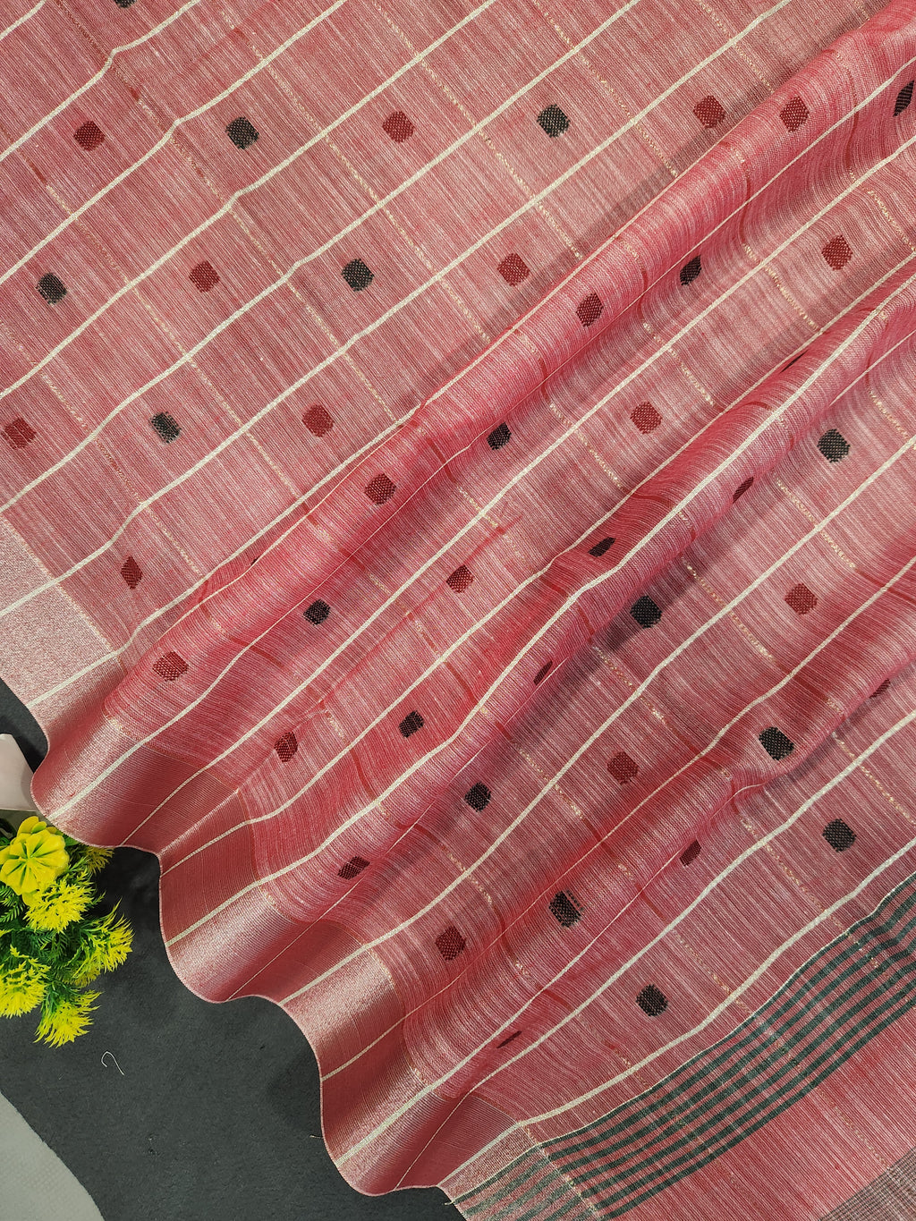 Soft Linen Cotton Saree With Classical Checks Pattern -Pink