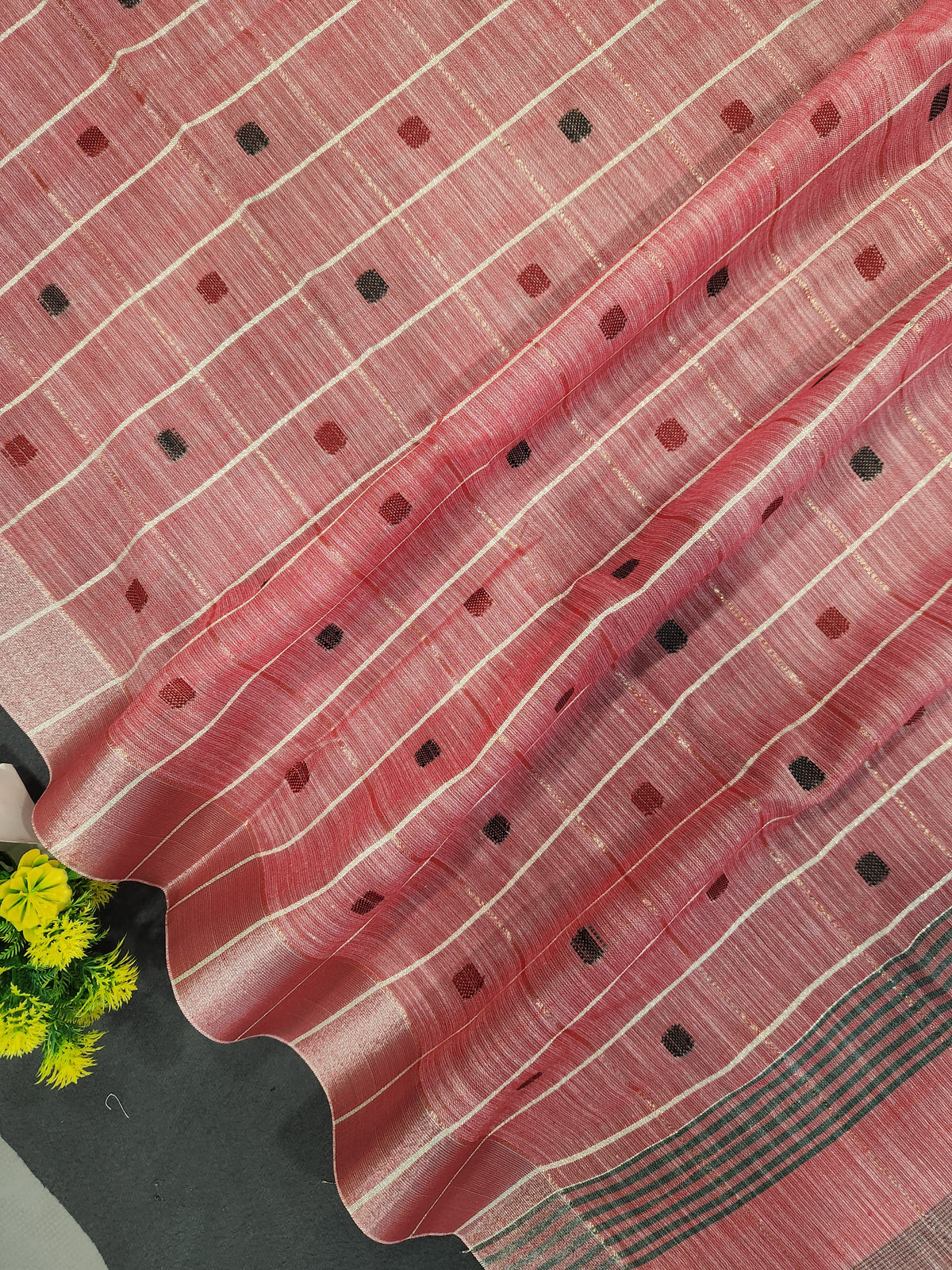 Soft Linen Cotton Saree With Classical Checks Pattern -Pink