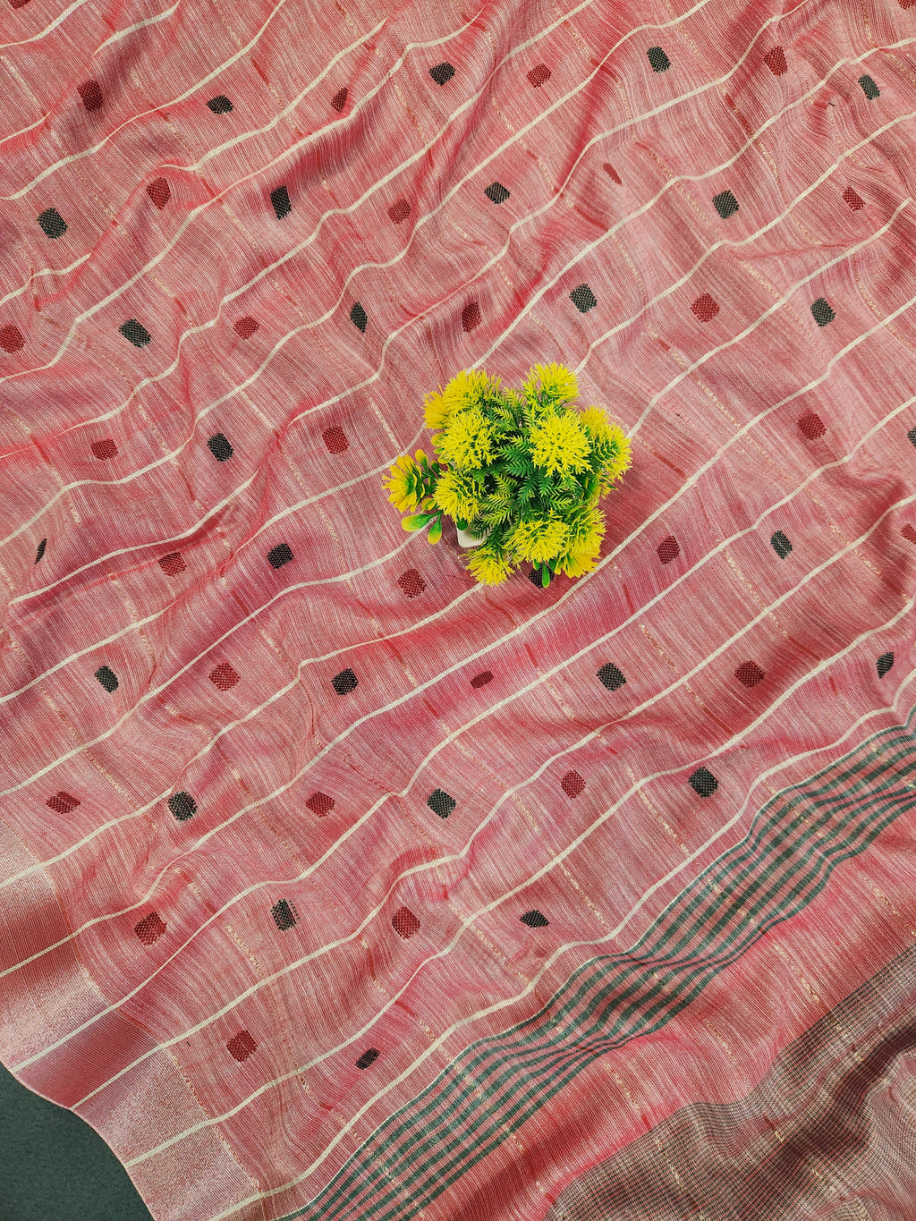 Soft Linen Cotton Saree With Classical Checks Pattern -Pink