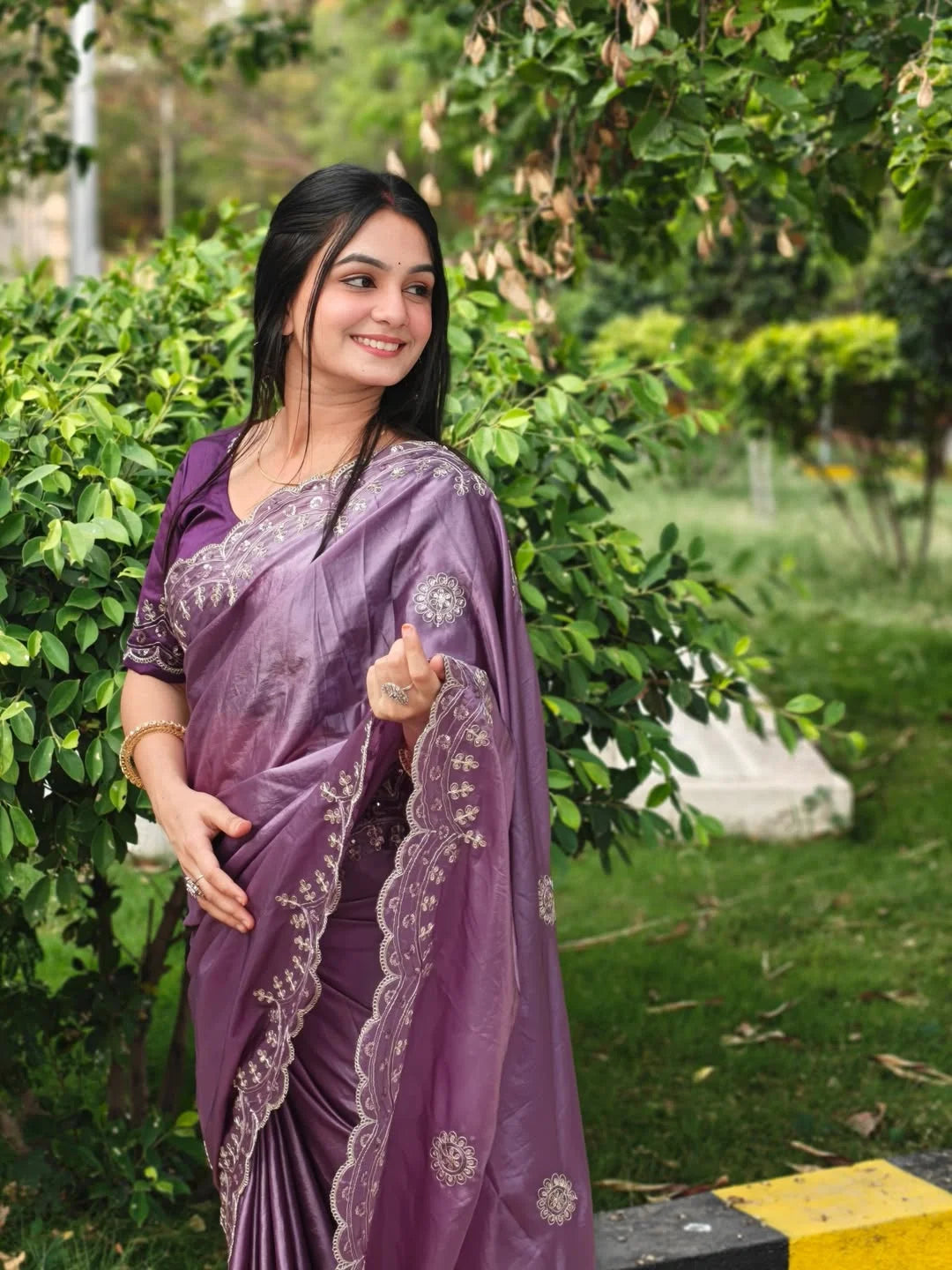 Elegant Mauve Embroidered Silk Saree with Delicate Floral Detailing 🌸