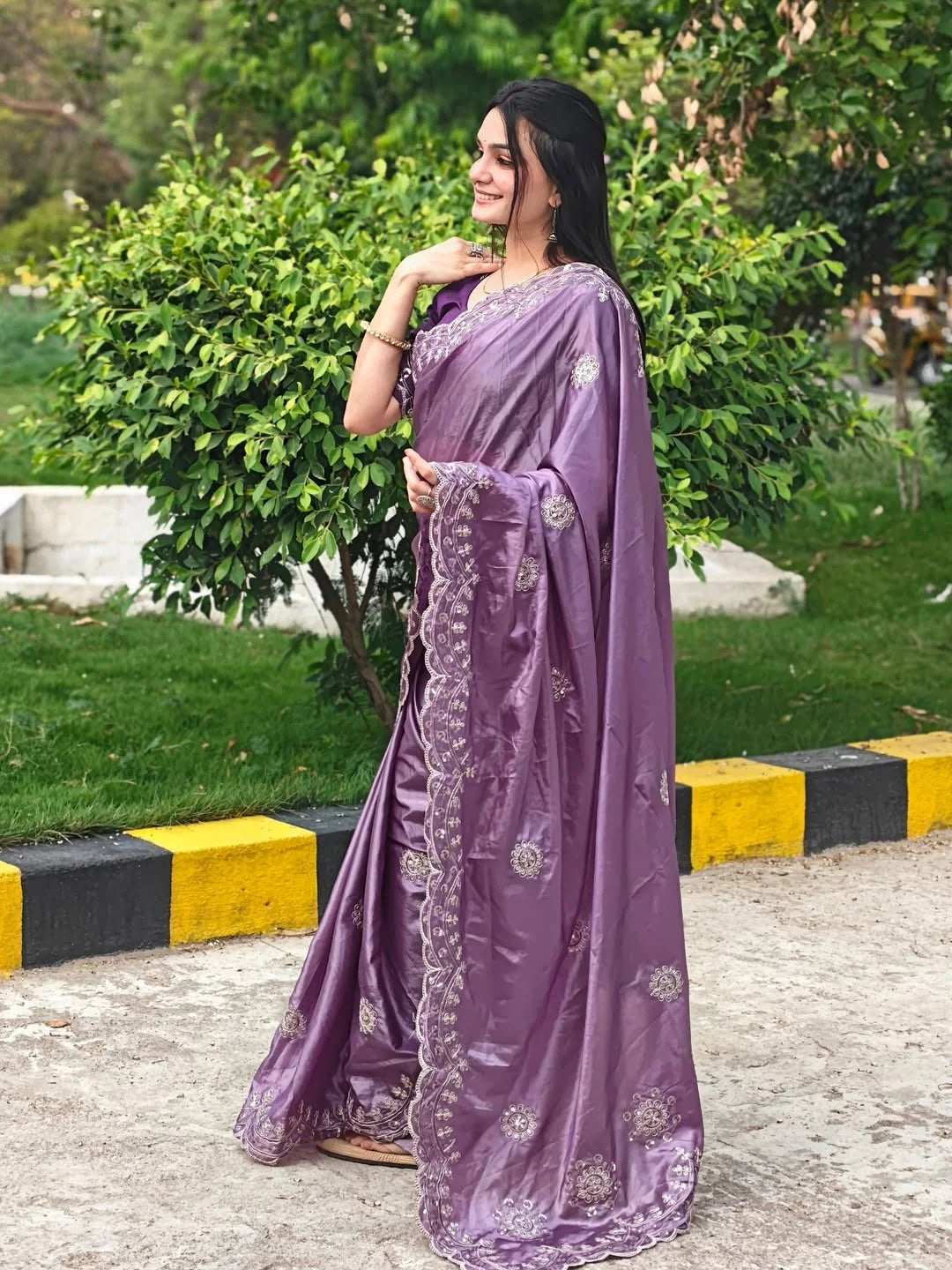 Elegant Mauve Embroidered Silk Saree with Delicate Floral Detailing 🌸