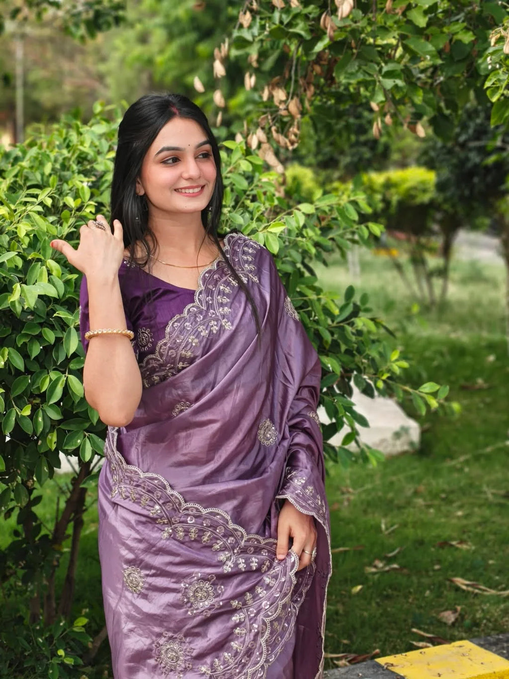 Elegant Mauve Embroidered Silk Saree with Delicate Floral Detailing 🌸